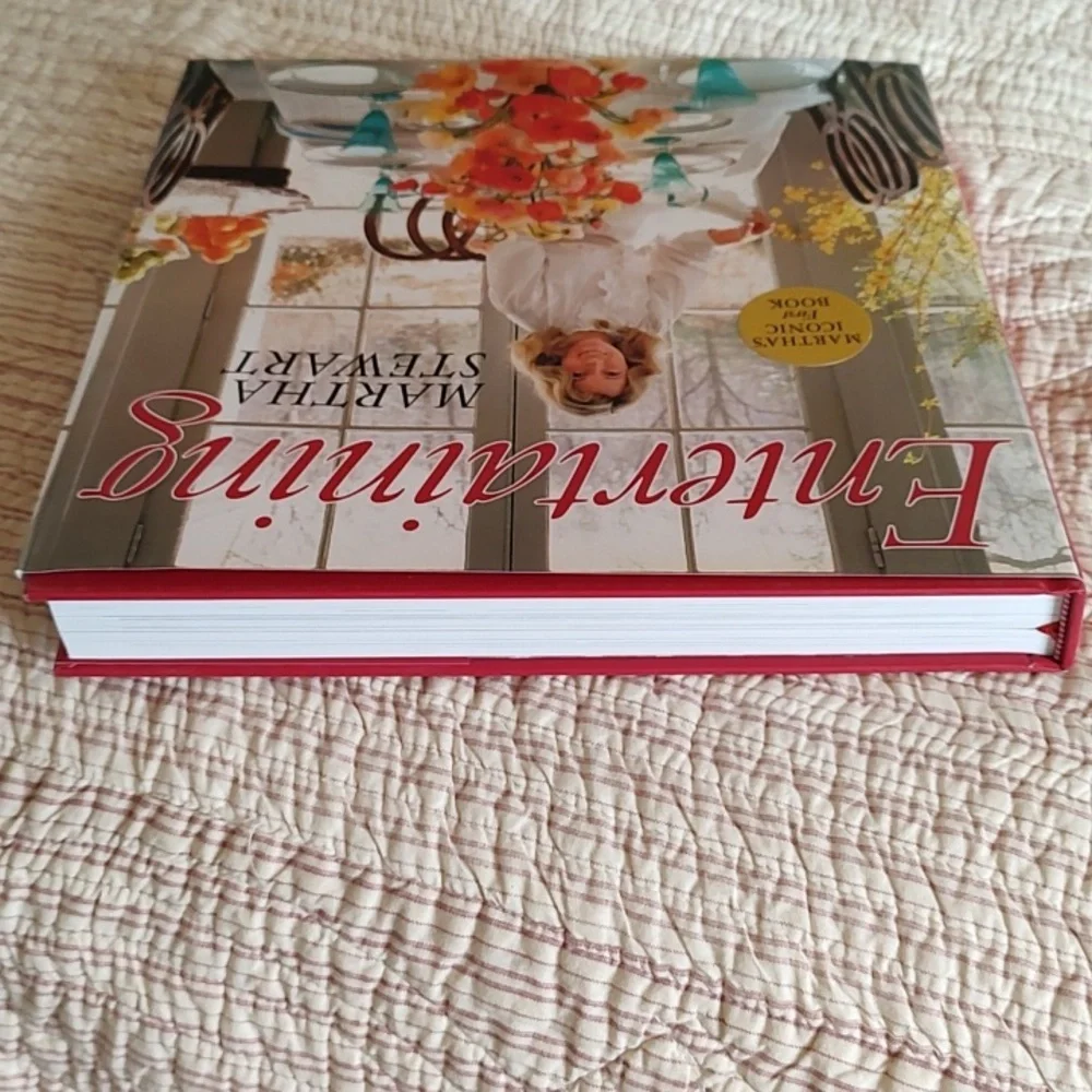 Martha Stewart Entertaining Book New!
